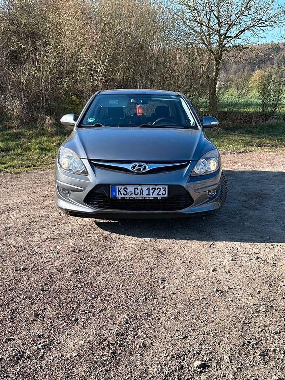 Gebraucht Hyundai i30 Classic 90 PS (66 kW) 2011 Grau Limousine