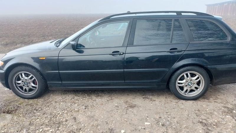 Schwarz Gebraucht 2003 BMW 318 Kombi | 1.500 € (Guter Preis) - Bild 1/4