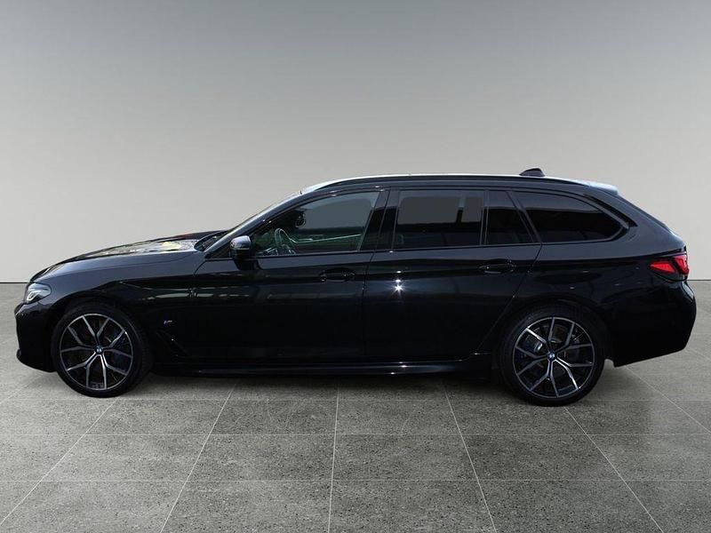 Gebraucht BMW 530 M Sport 286 PS (210 kW) 2022 Black sapphire Kombi
