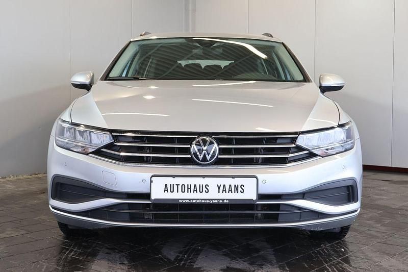 Gebraucht VW Passat Conceptline 150 PS (110 kW) 2022 Silber Limousine