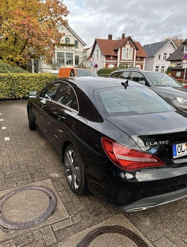 Gebraucht Mercedes CLA180 122 PS (89 kW) 2018 Schwarz Limousine
