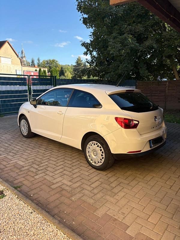 Weiß Gebraucht 2009 Seat Ibiza SC Style Kleinwagen | 2.500 € (Guter Preis) - Bild 1/4