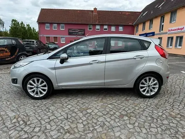 Gebraucht Ford Fiesta Titanium 134 PS (98 kW) 2017 Silber Kleinwagen