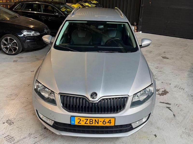 Gebraucht Skoda Octavia 105 PS (77 kW) 2015 Grau Kleinwagen