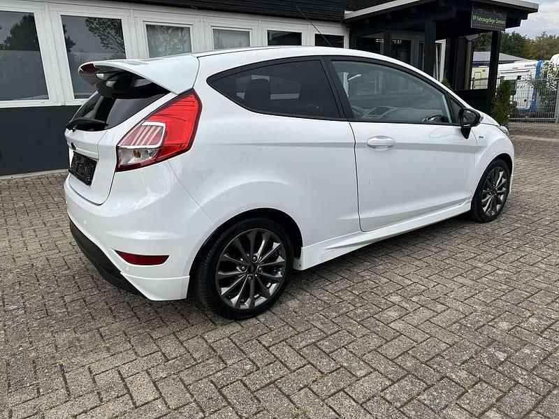 Gebraucht Ford Fiesta ST-Line 101 PS (74 kW) 2017 Weiß Kleinwagen