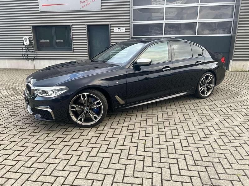 Gebraucht BMW M550 400 PS (294 kW) 2018 Carbon schwarz Limousine