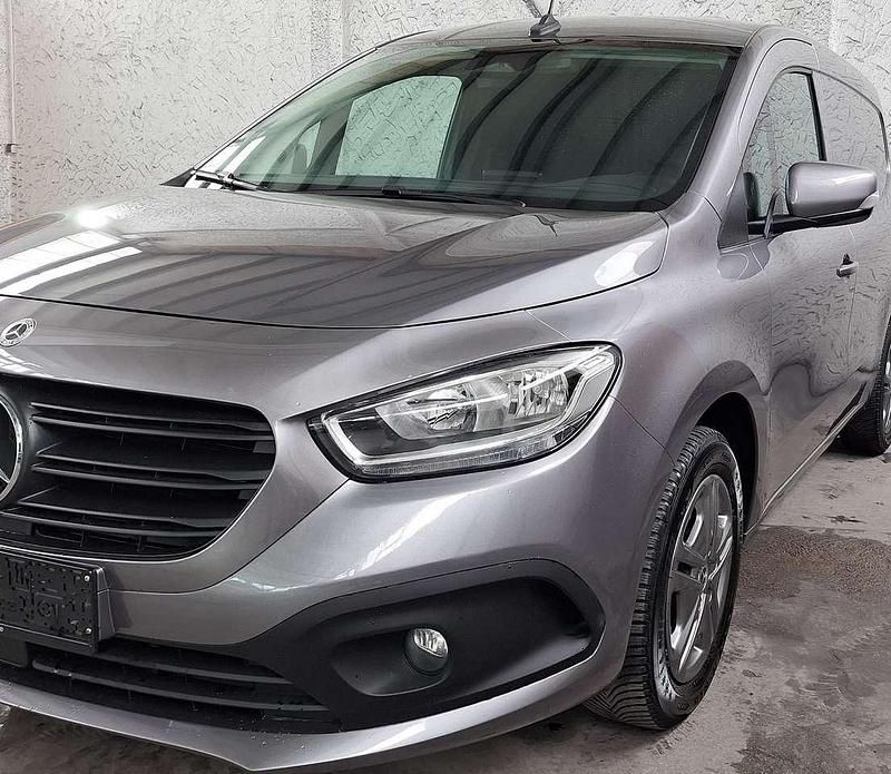 Lackfarbe chromitgrau m Gebraucht 2022 Mercedes Citan 110 Van / Kleinbus | 14.900 € (Superpreis) - Bild 1/4