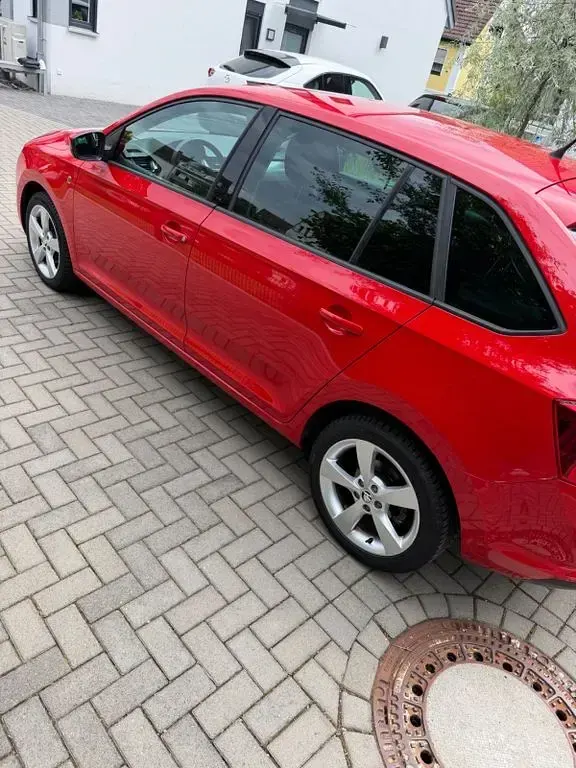 Gebraucht Skoda Rapid Active 86 PS (63 kW) 2014 Rot Kleinwagen