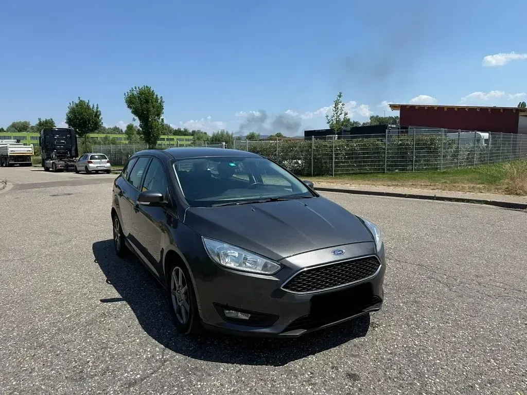Gebraucht Ford Focus Business Edition 120 PS (88 kW) 2018 Grau Limousine
