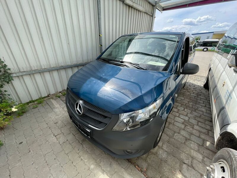 Blau Gebraucht 2019 Mercedes Vito Van / Kleinbus | 26.179 € (Etwas zu teuer) - Bild 1/4