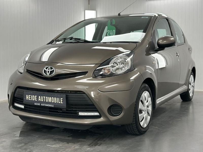 Bronze Gebraucht 2013 Toyota Aygo Cool Kleinwagen | 6.400 € (Fairer Preis) - Bild 1/4