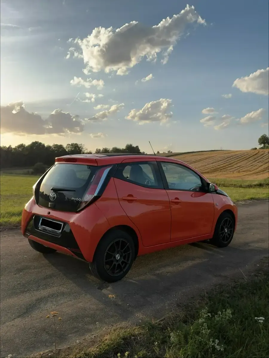 Gebraucht Toyota Aygo X-wave 69 PS (50 kW) 2015 Orange Kleinwagen