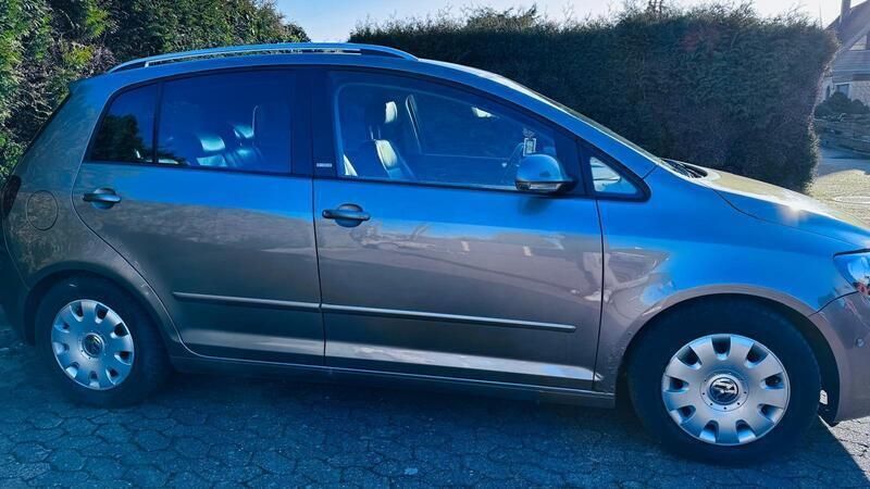 Braun Gebraucht 2009 VW Golf Plus Cross Van / Kleinbus | 5.900 € (Fairer Preis) - Bild 1/4