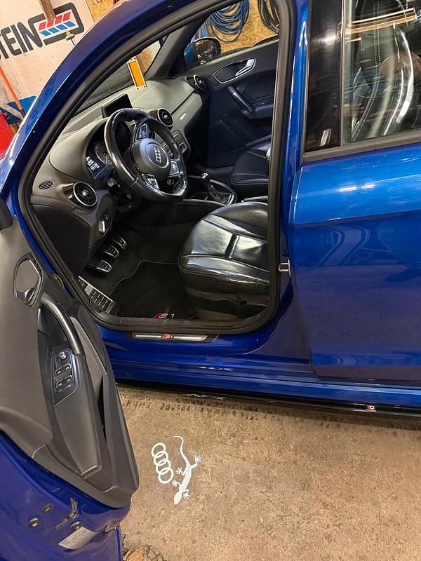 Second-hand Audi A1 Performance 231 CP (169 kW) 2017 Albastru Hatchback