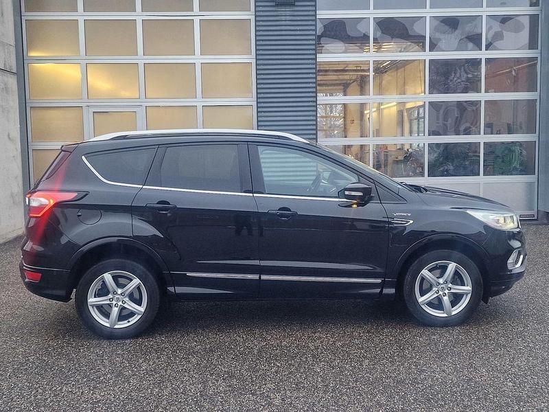 Gebraucht Ford Kuga 150 PS (110 kW) 2019 Schwarz SUV