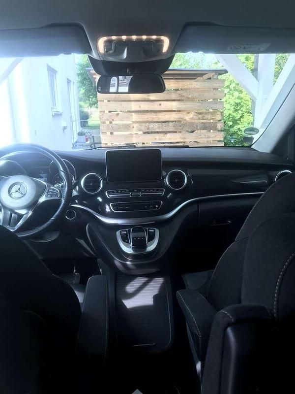 Gebraucht Mercedes V220 Edition 163 PS (119 kW) 2017 Weiß Van / Kleinbus