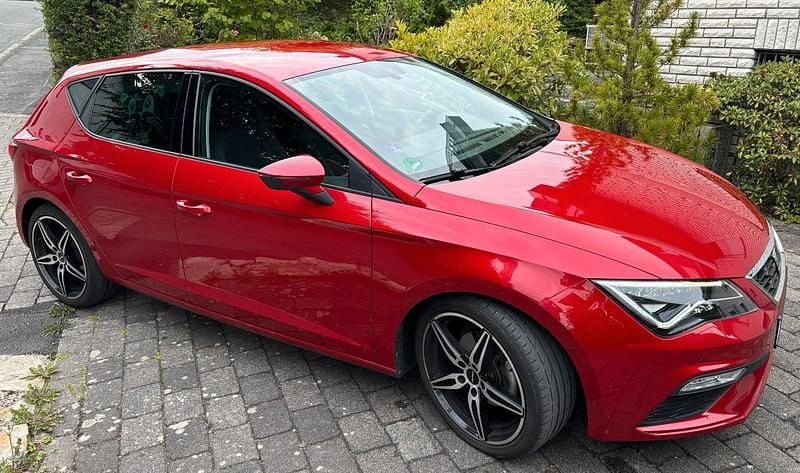 Rot Gebraucht 2019 Seat Leon FR Limousine | 16.999 € (Fairer Preis) - Bild 1/4