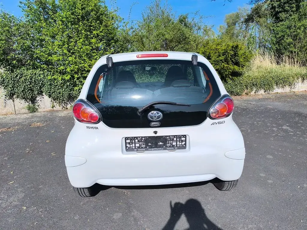 Używany Toyota Aygo 68 KM (50 kW) 2012 Biały Hatchback