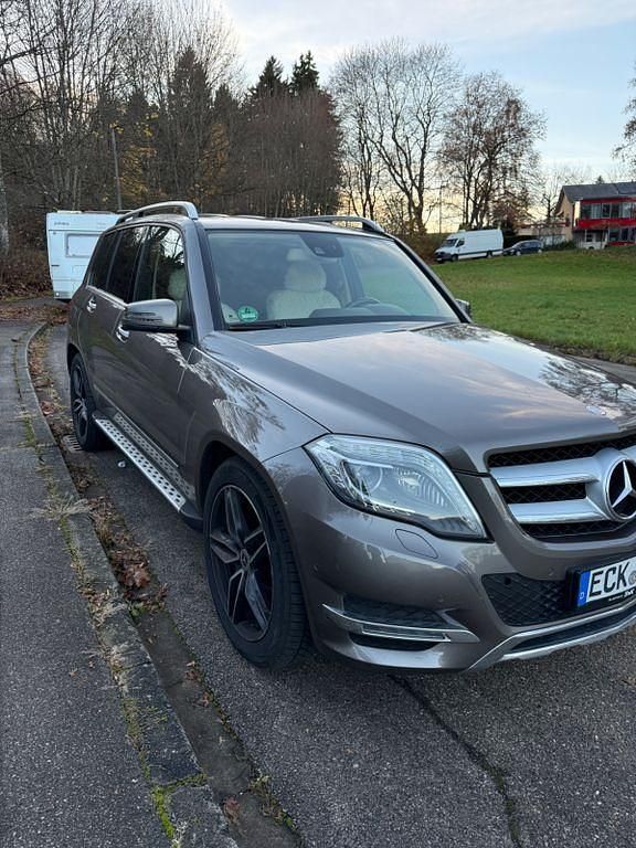 Braun Gebraucht 2012 Mercedes GLK220 SUV | 15.300 € (Fairer Preis) - Bild 1/4