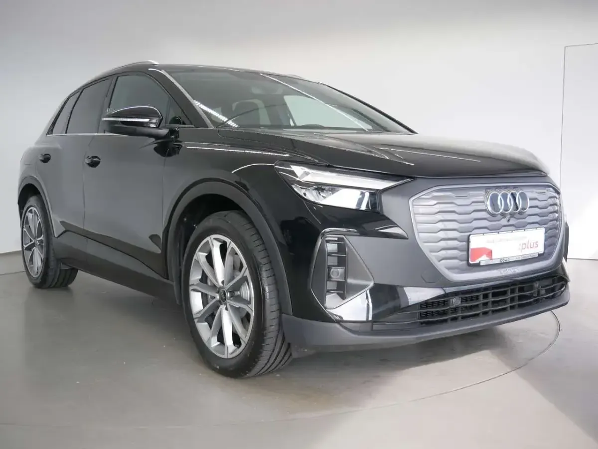 Gebraucht Audi Q4 e-tron Ambiente 210 kW (286 PS) 2025 Mythosschwarz metallic SUV