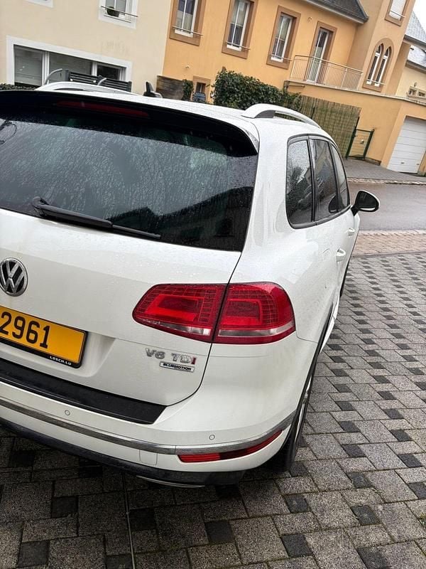 Gebraucht VW Touareg 262 PS (192 kW) 2016 Weiß SUV