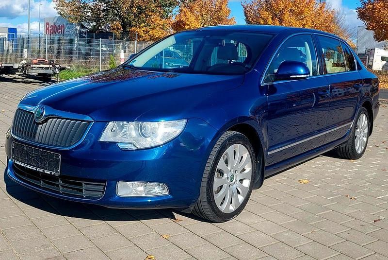 Modra storm/storm blau Gebraucht 2010 Skoda Superb Elegance Limousine | 6.990 € (Fairer Preis) - Bild 1/4