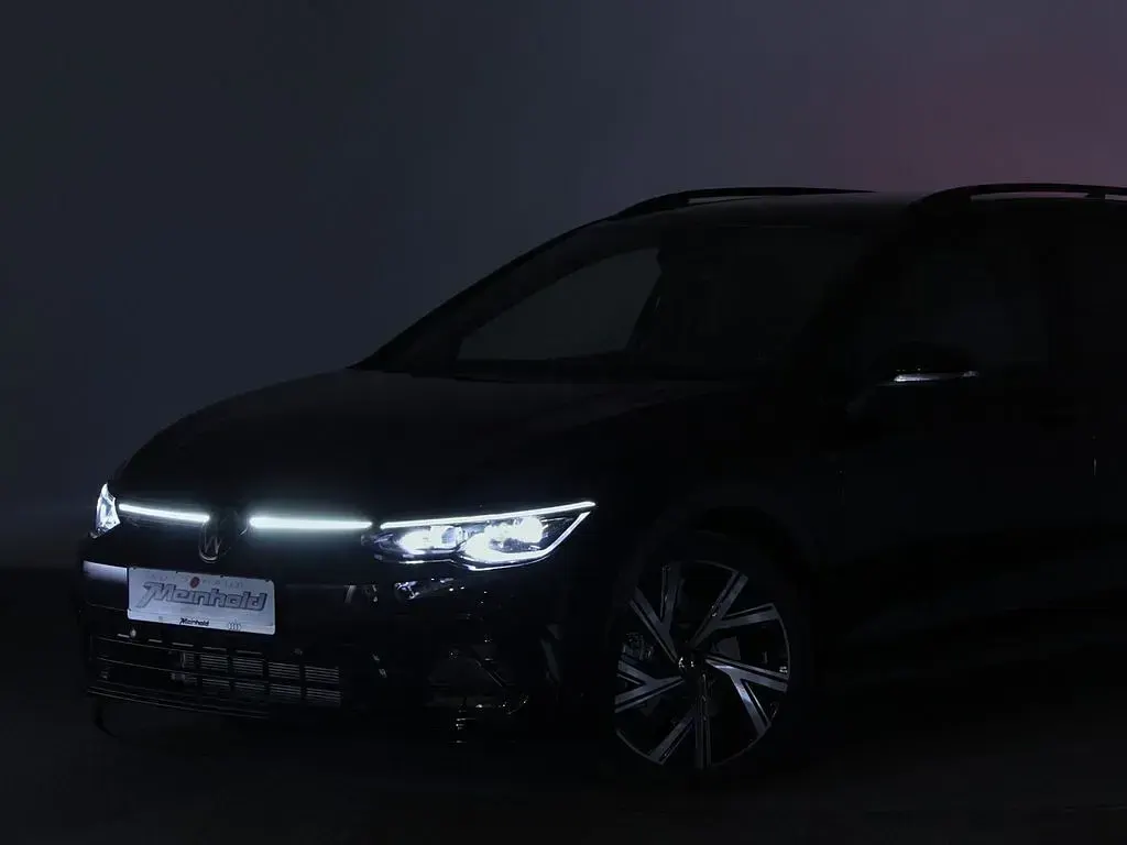 Gebraucht VW Golf VIII Style 150 PS (110 kW) 2024 Grenadillschwarz metallic Kombi