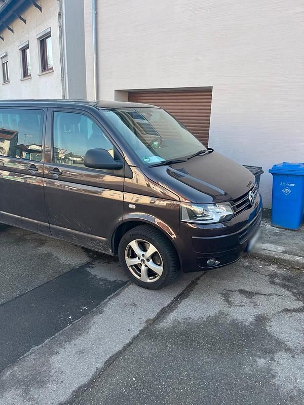 Second-hand VW T5 140 CP (102 kW) 2011 Andere farben Van