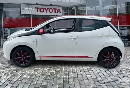 Gebraucht Toyota Aygo X-play 69 PS (50 kW) 2017 Weiss Kleinwagen