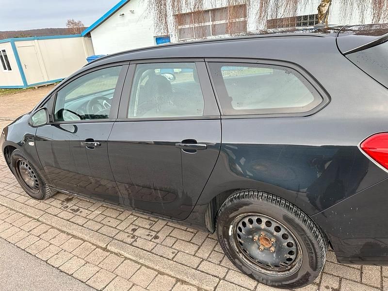 Gebraucht Opel Astra 110 PS (80 kW) 2013 Schwarz Kombi