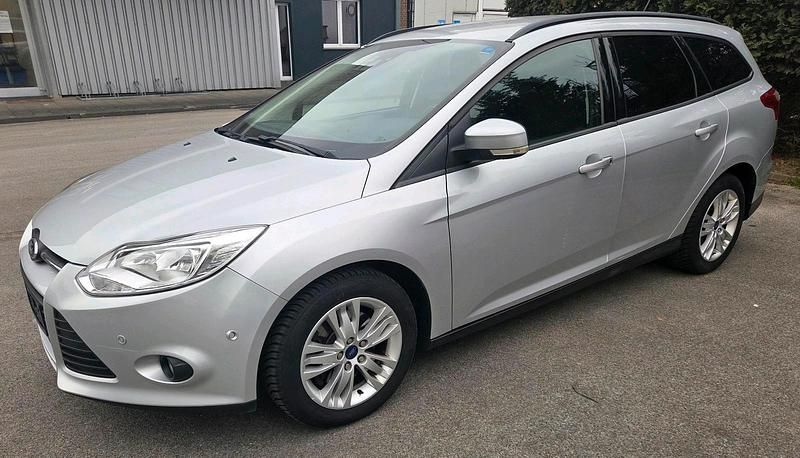 Gebraucht Ford Focus 95 PS (69 kW) 2012 Silber Kombi