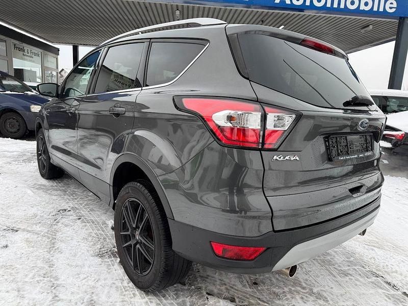 Gebraucht Ford Kuga Trend 120 PS (88 kW) 2018 Grau SUV