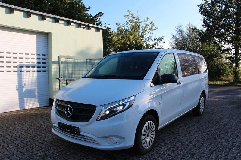 Weiß Gebraucht 2019 Mercedes Vito Van / Kleinbus | 15.990 € (Fairer Preis) - Bild 1/4