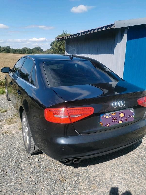 Braun Gebraucht 2013 Audi A4 Limousine | 9.100 € (Fairer Preis) - Bild 1/4