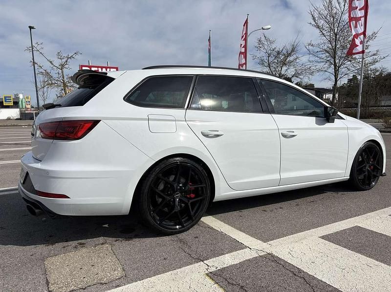 Używany Seat Leon 4Drive 300 KM (220 kW) 2017 Biały Kombi