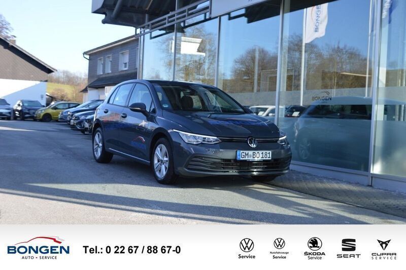 Grau Gebraucht 2024 VW Golf VIII Life Limousine | 21.990 € (Guter Preis) - Bild 1/4