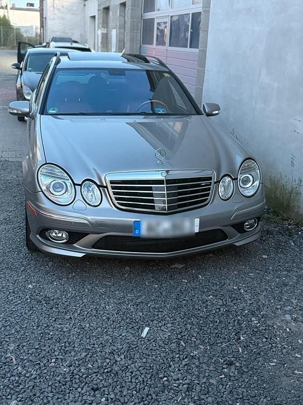 Silber Gebraucht 2006 Mercedes E320 AMG Kombi | 9.999 € - Bild 1/4