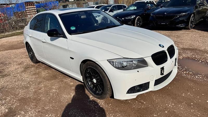 Gebraucht BMW 330 Sport Line 245 PS (180 kW) 2010 Weiß Limousine