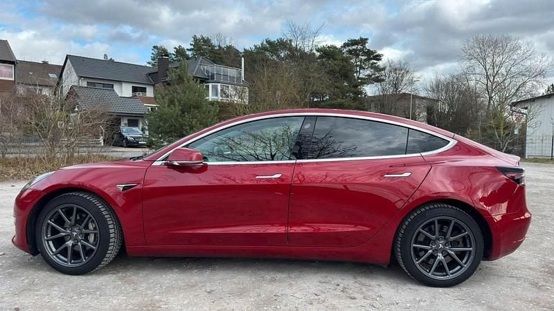 Gebraucht Tesla Model 3 253 kW (345 PS) 2019 Rot Limousine