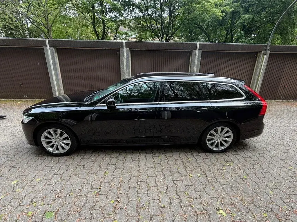Gebraucht Volvo V90 Momentum 190 PS (139 kW) 2019 Schwarz Kombi