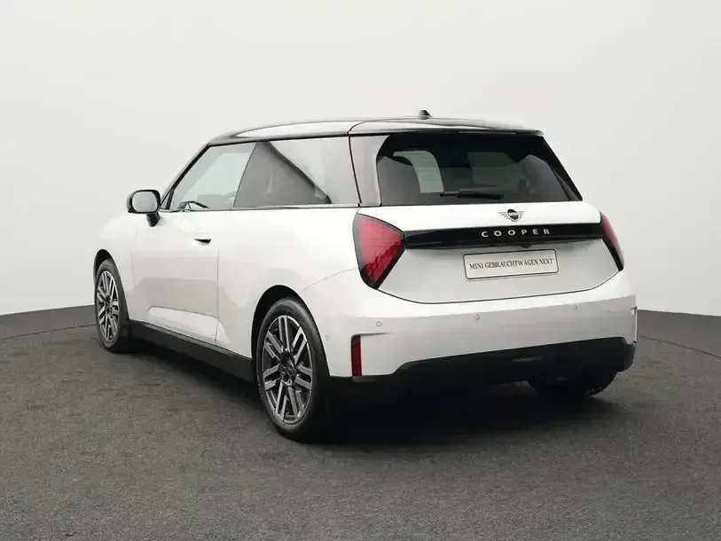 Używany Mini Cooper Classic 135 kW (184 KM) 2024 Biały Hatchback