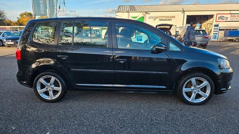 Schwarz Gebraucht 2014 VW Touran Trendline Van / Kleinbus | 4.950 € (Fairer Preis) - Bild 1/4