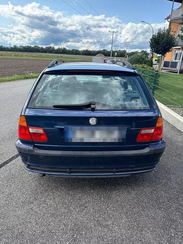 Gebraucht BMW 320 150 PS (110 kW) 2004 Blau Kombi