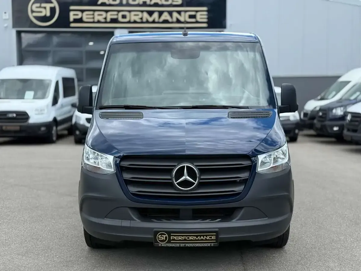 Używany Mercedes Sprinter 143 KM (105 kW) 2019 Niebieski Van