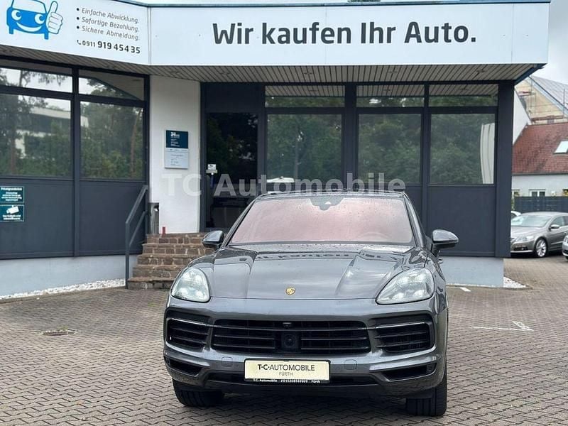 Grau Gebraucht 2020 Porsche Cayenne Chrono SUV | 64.490 € (Etwas zu teuer) - Bild 1/4