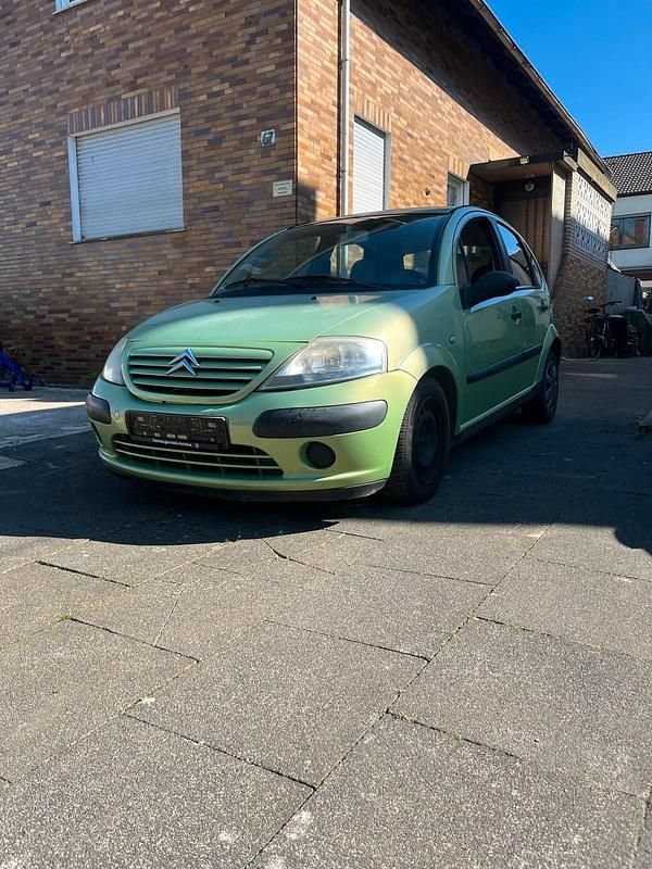 Grün Gebraucht 2003 Citroën C3 Kleinwagen | 600 € (Superpreis) - Bild 1/4