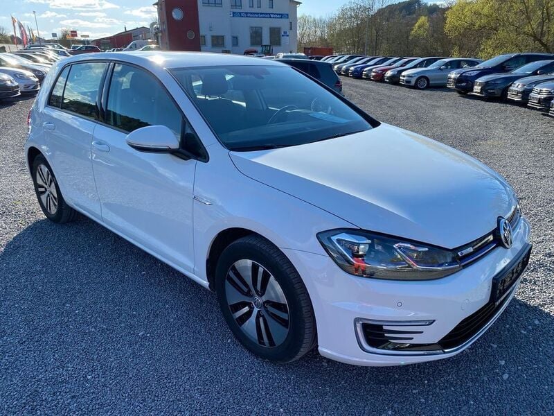 Weiß (pure white) Gebraucht 2020 VW e-Golf Comfortline Kleinwagen | 18.990 € (Fairer Preis) - Bild 1/4