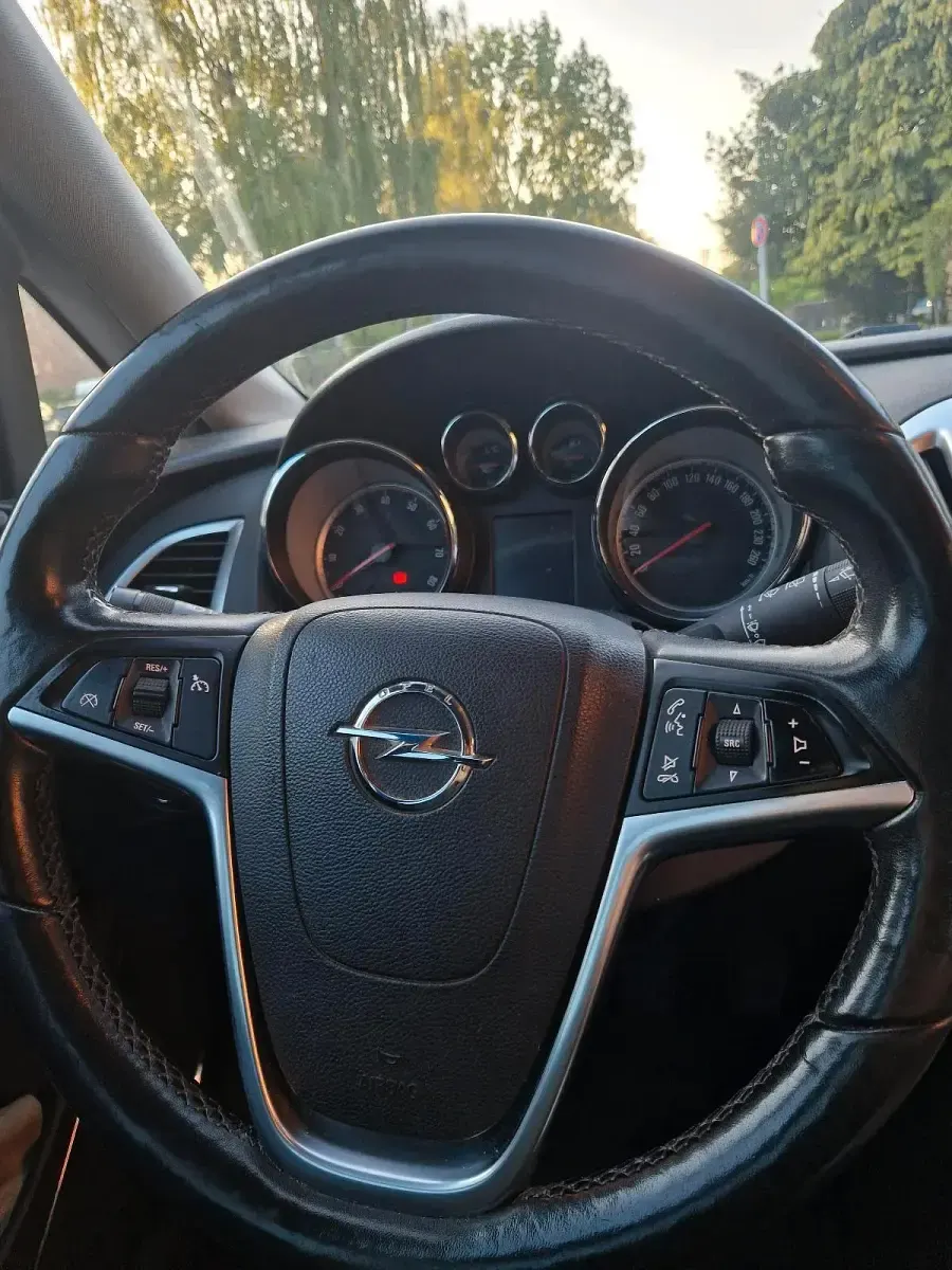Gebraucht Opel Astra 140 PS (102 kW) 2012 Braun Kombi