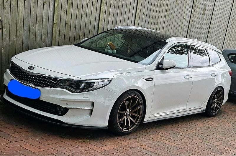 Weiß Gebraucht 2016 Kia Optima Kombi | 14.000 € (Etwas zu teuer) - Bild 1/4