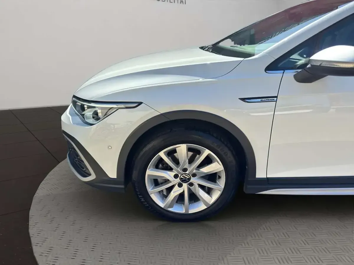 Gebraucht VW Golf Alltrack Business 200 PS (147 kW) 2023 Weiß Kombi